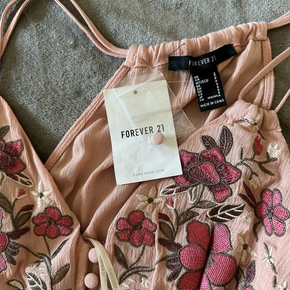NWT Forever 21 Size Small cropped embroidered top. Spring/ Summer/ Festivals !! - Picture 6 of 6